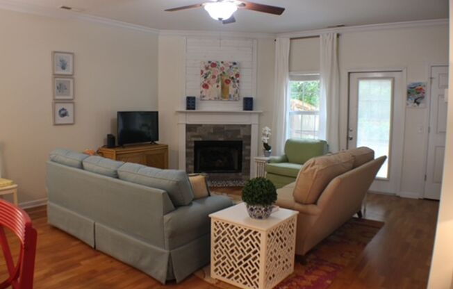 Fabulous Fully Furnished Townhome Available for Monthly Rental in West Ashley!