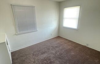 2 beds, 1 bath, 925 sqft, $1,100, Unit A