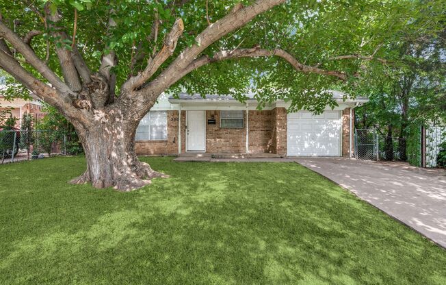 Classic 3 Bedroom Single-Story in Ft. Worth