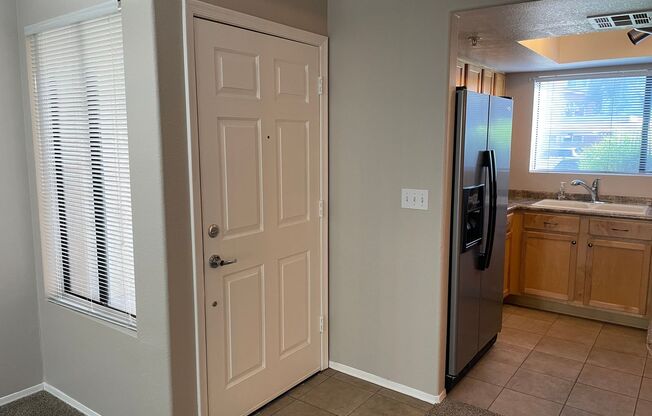 **GREAT 2 BEDROOM/2 BATHROOM CONDO IN THE HEART OF SCOTTSDALE (SCOTTSDALE RD & SHEA BLVD)**