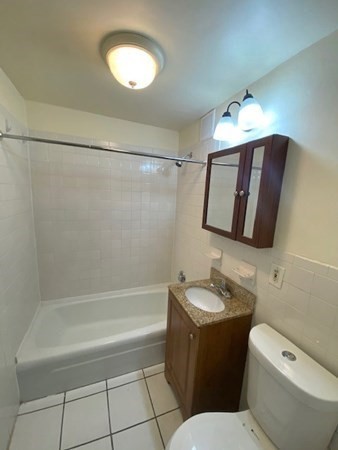 2 beds, 1 bath, 950 sqft, $2,900, Unit 2