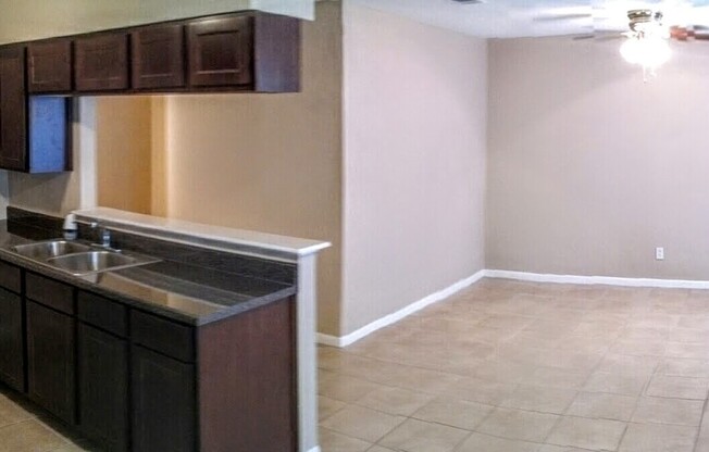 2 beds, 1 bath, 790 sqft, $1,150, Unit Apt 3