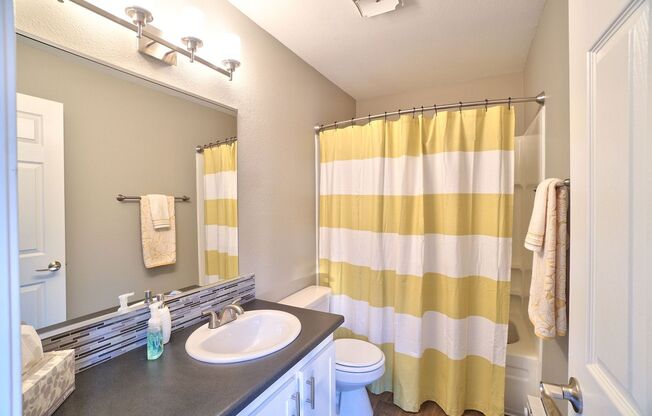 Studio, 1 bath, 406 sqft, $1,199, Unit 4