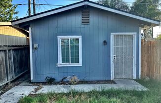 1 bed, 1 bath, 500 sqft, $900, Unit B