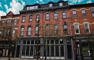 Spacious Master Bedroom and En-Suite in Lawrenceville