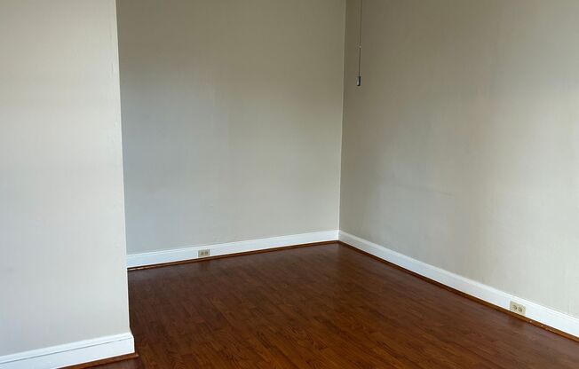 1 bed, 1 bath, $1,150, Unit 145 E. Vine St. Apt. 4