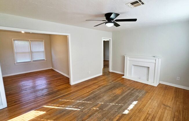 Adorable 2 Bed, 1 Bath- Fully Fenced Yard