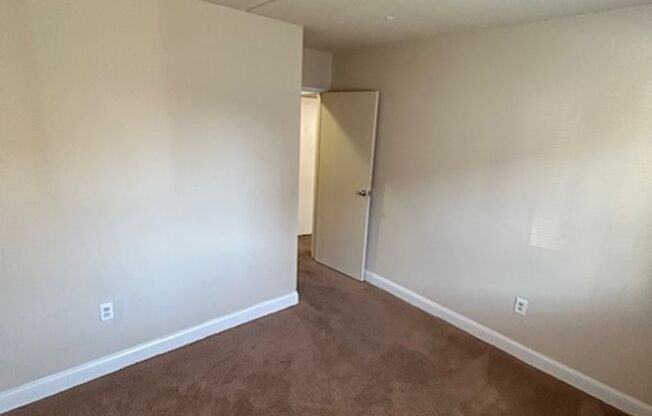 2 beds, 1.5 baths, 934 sqft, $1,550, Unit M04