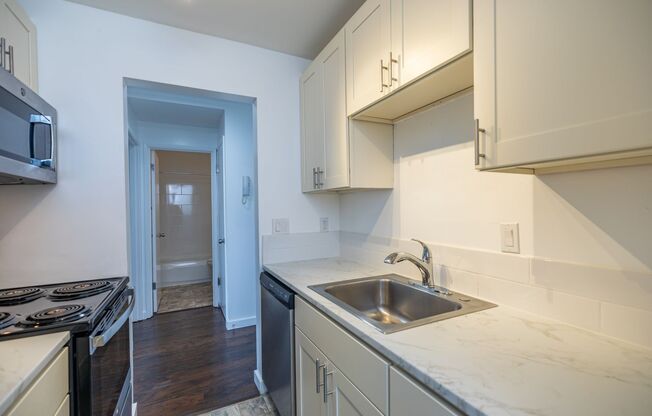 1 bed, 1 bath, 490 sqft, $1,945, Unit 08