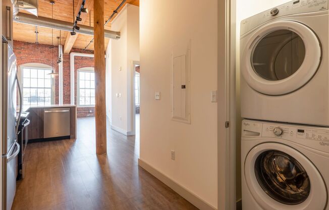 2 beds, 1 bath, 945 sqft, $2,925, Unit 202