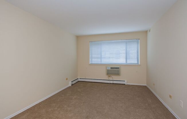 1 bed, 1 bath, 700 sqft, $1,725, Unit 220