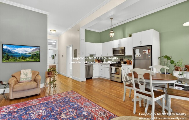7 REGENT CIR