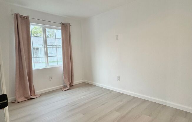 2 beds, 1 bath, $2,600