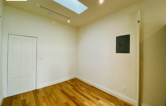 Studio, 1 bath, $3,000, Unit 3L