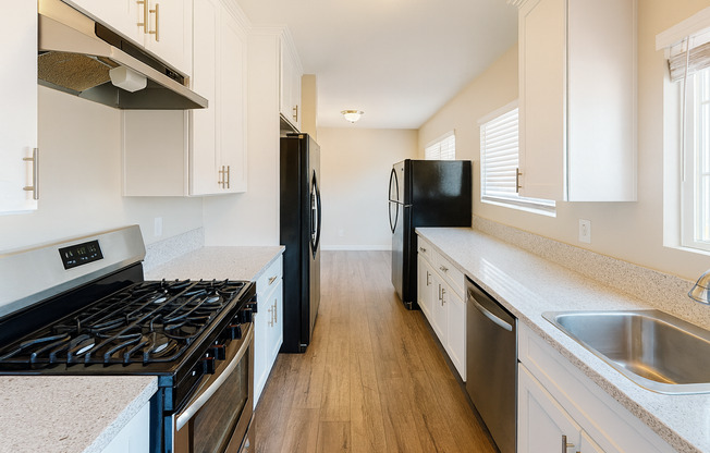 7 Bed 3 Bath House on Tipton- Great for Big Groups!!