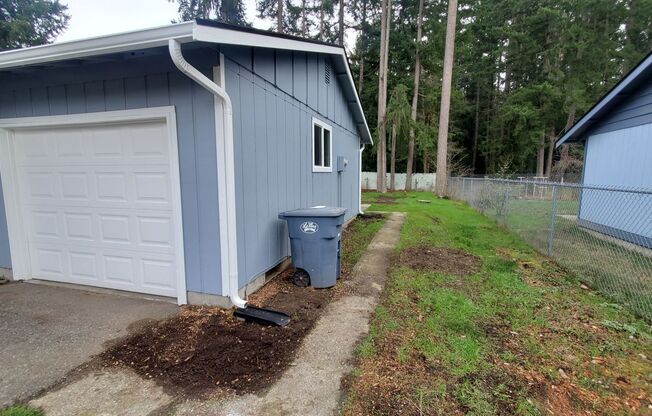 JUST REMODELED!! EVERYTHING BRAND NEW INSIDE THIS 3 BEDROOM, 1 BATH!!
