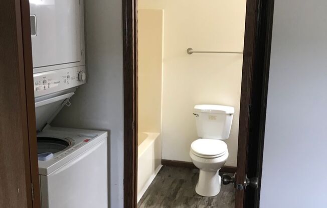 2 beds, 1.5 baths, 1,040 sqft, $1,800, Unit 3172-101