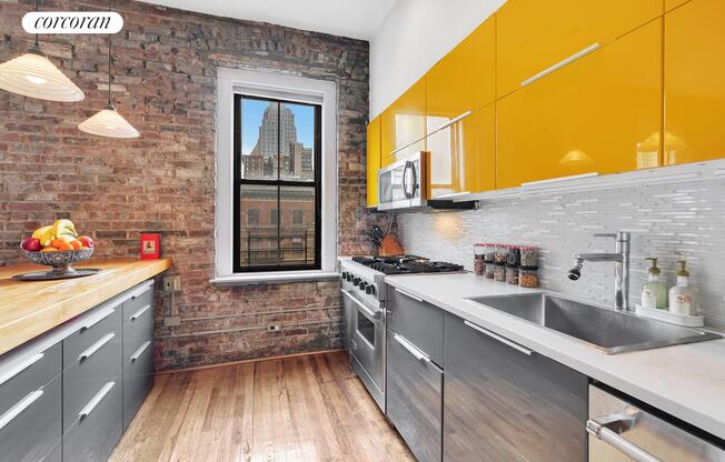 16 HUDSON ST