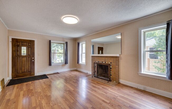 Adorable Wedgewood 4 Bedroom Available Now!