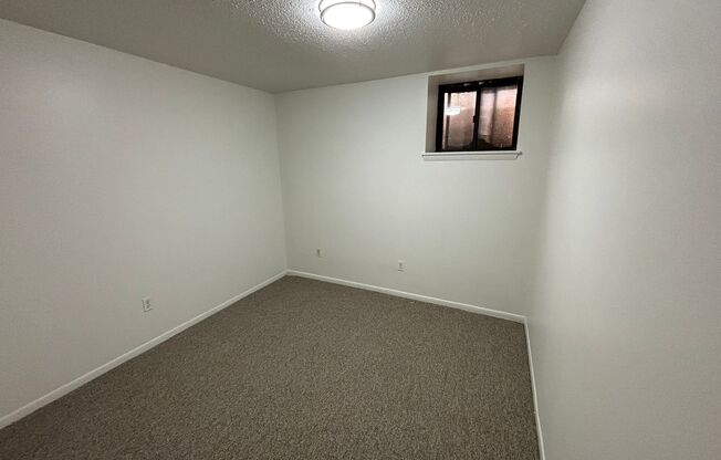 3 beds, 1 bath, 810 sqft, $1,690, Unit 732 S. Millvale Ave. #C2