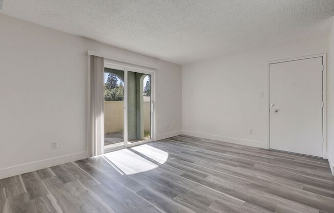 1 bed, 1 bath, 700 sqft, $1,395, Unit 24