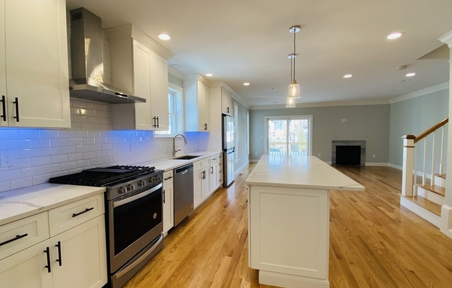 211 W ST