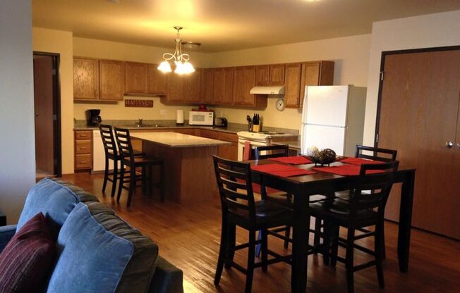 3 beds, 2 baths, 1,345 sqft, $1,890, Unit 3306