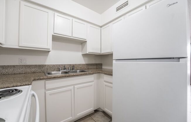 1 bed, 1 bath, $950, Unit Unit #16