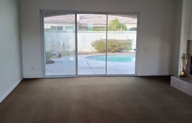 3 beds, 2.5 baths, $3,695, Unit APN 685-200-027-8