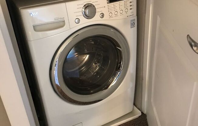 Studio, 1 bath, 806 sqft, $1,125, Unit 501