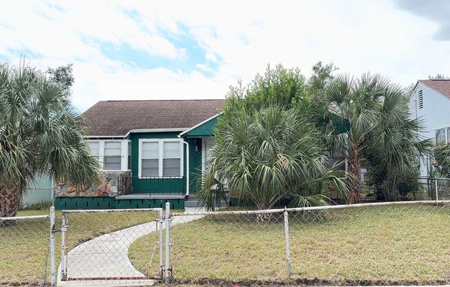 Historic Charm 3 bedroom/ 1 bath Home with bonus room