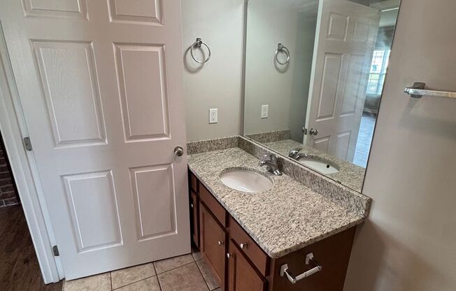 1 bed, 1 bath, 780 sqft, $795, Unit 258-B