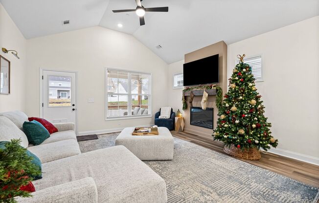 Gorgeous 3 Bedroom Pet Friendly Home For Rent in Pleasant View