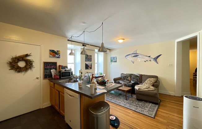 3 beds, 1 bath, 1,400 sqft, $1,575, Unit 4532-B9