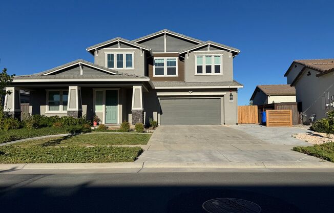 Beautiful 4 Bed 3 Bath 2 Story 2 Car Garage with Solar!