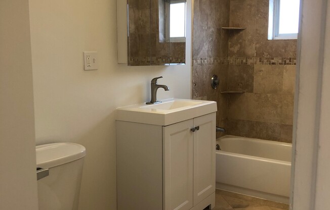 2 beds, 1 bath, $2,950, Unit 3