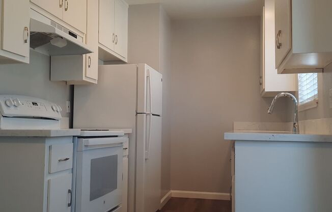 ~Welcome Home!!~ 1 Bed in highly desirable CAMPBELL neighborhood.