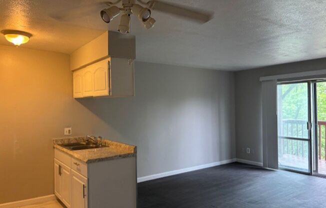 1 bed, 1 bath, 560 sqft, $825, Unit 605-22