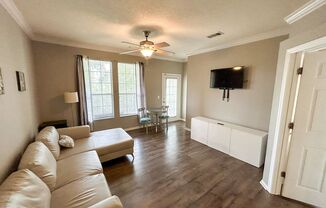 3 beds, 3 baths, $2,250, Unit Unit 303