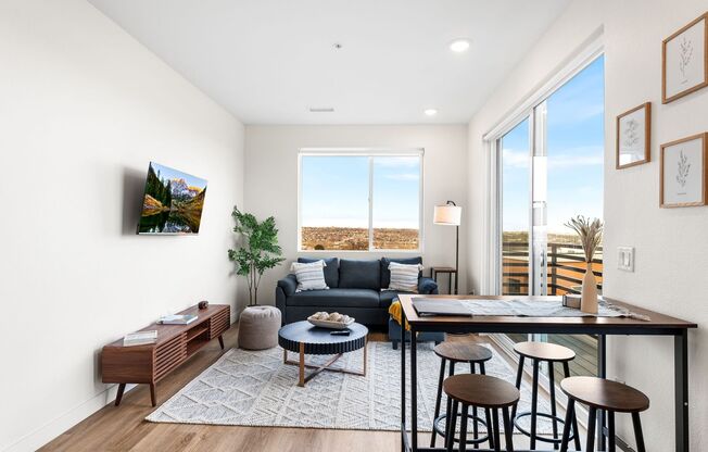 2 beds, 1 bath, 848 sqft, $2,350, Unit 415