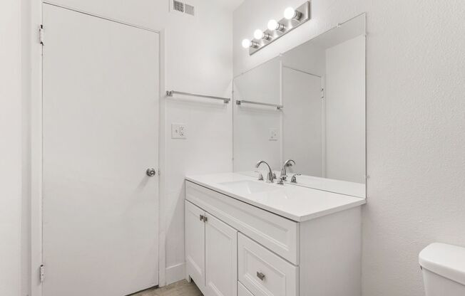 2 beds, 1 bath, 850 sqft, $1,650, Unit 55