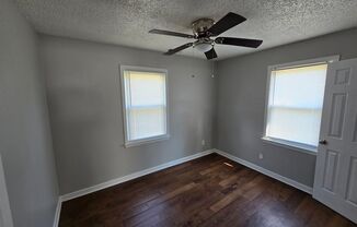 3 beds, 1 bath, $900