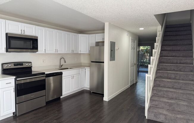 Prestige Townhomes: Stylish 2-Bedroom Living in the Heart of Puyallup