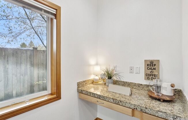 Contemporary Town home in Renton