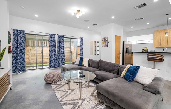 6101 TOSCANA AVE