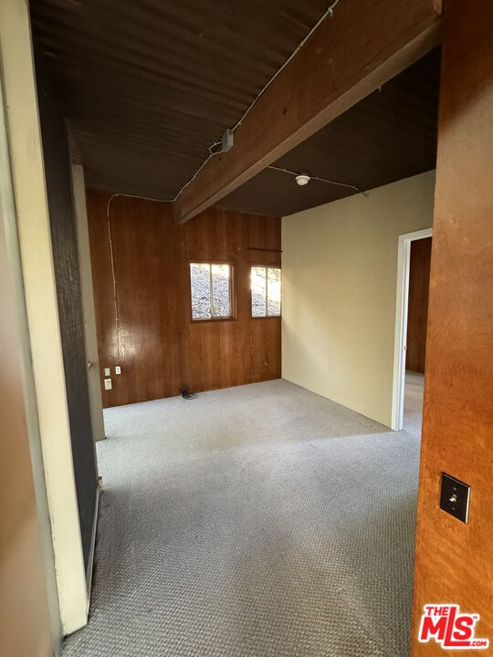 821 N BEVERLY GLN BLVD
