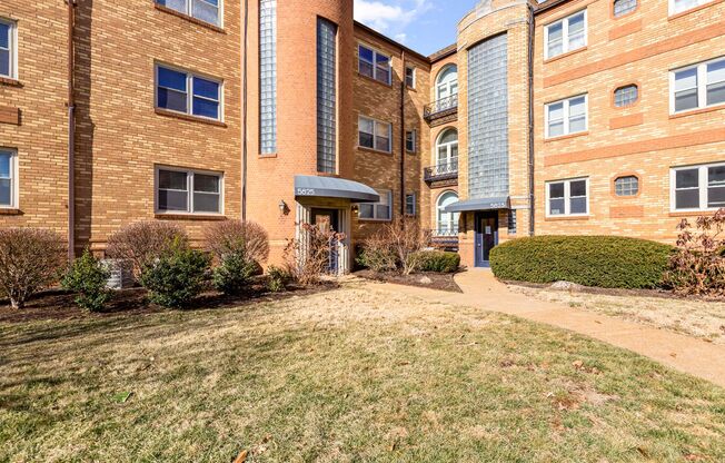 2 beds, 1 bath, $1,195, Unit 5825-2S