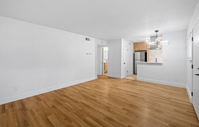 CrestHaus Apartments, LLC