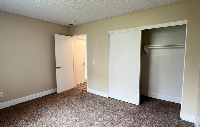 2 beds, 1 bath, 896 sqft, $1,895, Unit 091