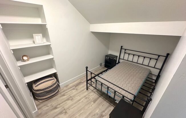 Studio, 1 bath, 288 sqft, $999, Unit 1B